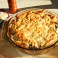 O variantă deosebit de gustoasă a pennelor gratinate la cuptor, alea cu brânză, pe care vi le-am povestit deja. Însă, cine știe, s-ar putea să vă placă mai mult versiunea...
