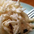 Salată de țelină cu muștar O salată de țelină absolut excelentă, provenită din învățăturile aceluiași inegalabil Păstorel. Îmi place mai ales versiunea a doua, cea cu sfeclă adăugată, dar nici în varianta simplă (celeri remoulade!)...