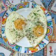 O rețetă simplă și excelentă, numai bună pentru un aperitiv rapid și simpatic, sau pentru un mic dejun mai elaborat (de week-end, dar nu numai). Ochiurile astea pretează, desigur, la...