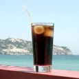 Legenda spune că, în timpul războiului spaniolo-american din 1898, un căpitan american a intrat într-un bar din Old Havana şi a cerut un rom cu gheaţă, peste care a pus...