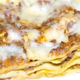 Oricât respect aș avea față de rețeta asta absolut minunată, tot nu mă pot abține să nu spun că lasagna e versiunea italiană a musacalei orientale. Mai ales a celei...