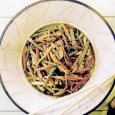 Legume chinezeşti Sigur că legumele în cauza nu-s neaparat chinezeşti; epitetul din titlul mâncării ne informează doar că vegetalele de mai jos sunt pregătite în manieră chinezească, prin sotare rapidă şi condimentare...