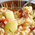 Pilaf de dovlecei Trebuie să încep printr-o mărturisire: eram al naibii de ferm convins, în momentul în care v-am comunicat reţeta cu ochiurile pe pilaf de dovlecei, că vă povestisem mai demult excelenta...