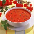 E prea cald afară? Ei, atunci e momentul să încercaţi această foarte simpatică supă (am putea s-o numim chiar ciorbă, tinand cont că intervine în naraţiune şi oleacă de oţet)....