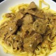 Cotlet de porc cu sos de smântână, muștar și tarhon Rețeta asta simplă și grozavă vine să confirme ceea ce știm cu toții de la Stroganoff: că smântâna plus muștarul și ceva acrișor pe-acolo formează un sos excelent. Când însă...