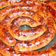De când mă știu, așa s-au făcut cârnații proaspeți în familia noastră. Sigur, când mai trăia bunica din partea mamei (și mai era și cuptorul de lut în funcțiune!), farmecul...