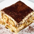 Tiramisu à la Ina Culmea e că tot tiramisu am pregătit și eu pentru noaptea de Anul Nou. Cum însă n-am apucat să scriu rețeta (și nici mica poveste adiacenta), iaca, ovidiucro mi-a luat-o...