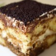 Tiramisu Mai întâi de toate, mă văd nevoit sa-i dezamăgesc pe toți aceia care cred că tiramisu este o rețetă italiană tradițională. Nu e. Din punctul ăsta de vedere, Larousse gastronomique...