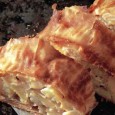 Ștrudel de cartofi Un fel de plăcințică sărată, care va stârni ceva uimire printre comeseni atunci când le-o veți pune pe masă. Dar asta e, nu scrie nicăieri, în fond, că ștrudelul trebuie...