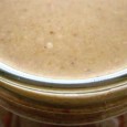 Ce e tahini, la ce se folosește și cum poate fi făcut în casă Tahini e ceva mai mult decât un condiment, dar nici chiar sos nu e, ci doar o pastă de susan pe care o găsim în principal în gastronomia lumii arabe...