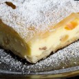 Plăcintă cu brânză de vaci și stafide O excelentă și foarte simplă plăcintă cu brânză dulce, care se face tare des, datorită și neprețuitului ajutor pe care ni-l oferă foile de plăcintă din comerț. Și, în fond,...