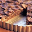 Țin să vă anunț încă de pe acum: mi-am (re)descoperit pasiunea pentru aluatul fraged, așa că destule variațiuni pe tema tartelor (fie ele dulci sau sărate) veți găsi în perioada...