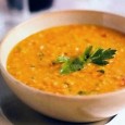 Minestra di lenticchie se cheamă în original supa asta groasă de linte și am putea să-i zicem chiar și ciorbă, că doar acresc și roșiile oleacă. Se face foarte simplu...