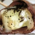 Rulouri de costiță cu cartofi și brânză Situați undeva nesigur între aperitiv și mâncare propriu-zisă, cartofii cu brânză și costiță de mai la vale sunt foarte lesne de făcut, gustoși și chiar spectaculoși. În plus, prin simpla...