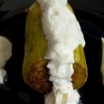 Dovlecei umpluți cu miezul lor Dovleceii umpluți cu miezul lor (ca să nu zic auto-umpluți!) reprezintă un aperitiv (sau un prim fel de mâncare) foarte simplu și tare interesant, de care însă m-am ferit multă...
