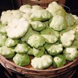 Patison Patisonul (Cucurbita pepo var. Ovifera) face parte din familia cucurbitaceelor și este o varietate de dovlecel, rotund și plat, asemănător oarecum cu o farfurie răsturnată, cu marginile vălurite. Poate atinge...