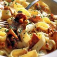 Tagliatelle cu ciuperci, smântână și costiță Absolut excelenți tăițeii aștia de mai la vale, stimați cititori, și se mai fac și foarte simplu, pe deasupra. Plus că, în ceea ce mă privește, lipsa omniprezentului sos de...