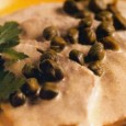 Rasolul ăsta de vițel cu sos de ton, care la mama lui italiană se cheamă vitello tonnato, apare uneori pe masă așa cum ne-am aștepta, adică pe post de fel...