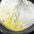 Mămăliga dulce, sau deserturi pe bază de mălai Tot din setul de rețete de mămăligă, primit recent de la domnul Marian Rădulescu, provin și rețetele de mai jos. Recunosc, de variantele astea dulci știam numai din auzite, iar...