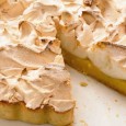 Tartă cu lămâie și bezea Tarta cu lămâie și bezea de mai la vale se cheamă, în originalul transatlantic, Lemon Meringue Pie. Și cum tot se laudă americanii cu tartele și turtele lor, am zis...