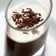 Tiramisu la pahar Nici nu știu cum să prezint ce urmează mai la vale, fiindcă e vorba atât de o nouă variantă de tiramisu, cât și de o modalitate (foarte ingenioasă, dacă mă-ntrebați...
