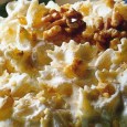 Farfalle cu mascarpone și nuci Rețeta de farfalle ce urmează mai la vale reprezintă o excelentă demonstrație că mascarpone e o brânză ce nu-i folosită doar în preparații dulci (că nu doar tiramisu are voie...