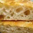 Probabil cea mai simplă focaccia din câte există (am putea chiar s-o numim, la o adică, focaccia-bază). N-are altă garnitură decât cea obligatorie (ulei de măsline + sare) și se...