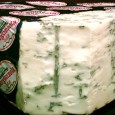 Gorgonzola Gorgonzola este o brânză italiană untoasă, moale, cu mucegai (firește!), făcută din lapte de vacă. Are un conținut de grăsimi de minimum 48%, o greutate de 6 până la 13...