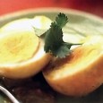 Ouă tari picante O gustărică tare interesantă, ce vine dinspre partea tapas-urilor spaniole, cam asta aș putea spune, foarte pe scurt, despre ouăle astea picante. Se fac tare simplu și aș fi gata...