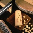 Comté Comté este o brânză franțuzească, cu pastă semi-dură, de culoare galbenă și un conținut de grăsime de aproximativ 45%. A obținut denumirea de origine controlată în 1958 și este, în...