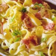 Tagliatelle cu sos de praz, smântână și afumătură O rețetă oarecum hibernală, acești tăiței cu (dublă) afumătură. De ce dublă? Pentru că, așa după cum veți vedea un pic mai la vale, nu doar carnea (adicătelea costița, în...