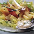 Salată de pere cu nuci, cașcaval și maioneză O salată foarte simplă, gustoasă și suficient de spectaculoasă pentru a putea fi pusă, la o adică, și pe o masă nițel mai festivă. Și cum este și foc de...