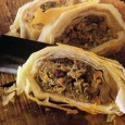 Dacă mă uit la alăturarea dintre austriacul ștrudel și chinezeasca varză, aș zice că titlul ăsta e cel puțin bizar. Însă excelentei plăcinte legumicole care urmează n-are de ce să-i...