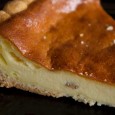Pască cu smântână Mai puțin întâlnită pe mesele de Paști față de suratele ei cu brânză și, respectiv, ciocolată, pasca cu smântână este, totuși (și nu-i doar părerea mea), cea mai rafinată dintre...