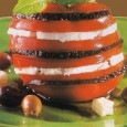 Mille feuilles de roșii, cu feta și tapenade Un singur lucru mi se pare absolut sigur (în afara faptului că e teribil de bună): rețeta de mille feuilles care urmează nu are, cu certitudine, legătură cu prăjiturile, ci...